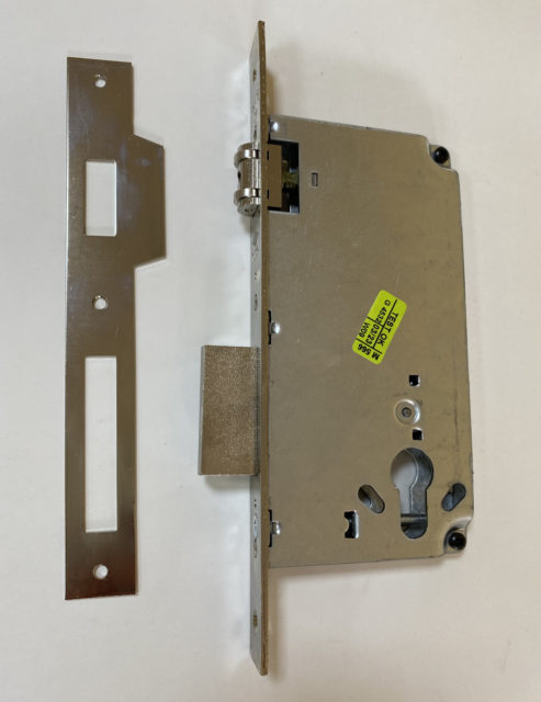 Замок врезной цилиндровый, 2 оборота, 1 плоский ригель, роликовая защелка, никель 5C120.60.0.12